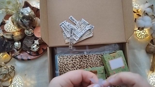 Распаковка новогодних подарков от Саши и Тани