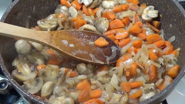 Свиные ребрышки с картошкой и овощами в горшочках смотреть онлайн