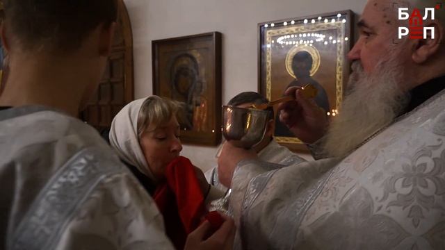 Епископ Балаковский и Николаевский Варфоломей провел рождественскую службу в Свято - Троицком собор смотреть онлайн