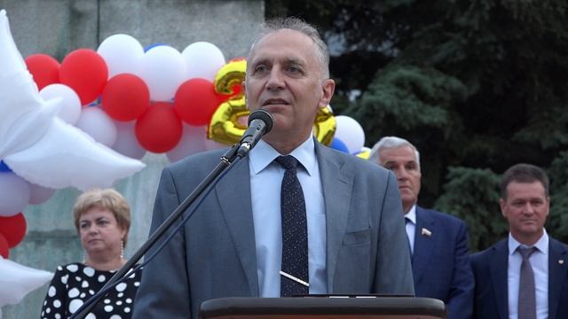 В Кузнецке прошел выпускной бал смотреть онлайн