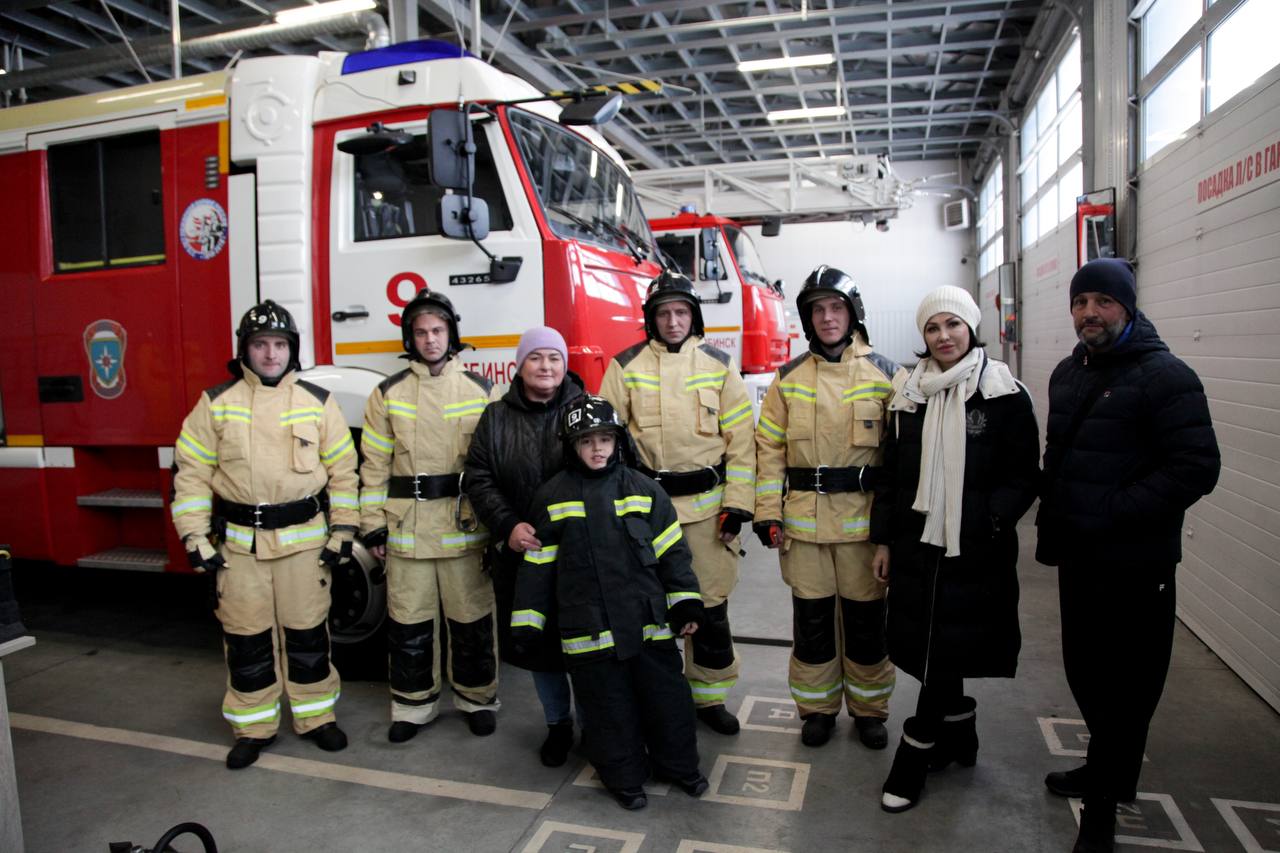 В Челябинске сотрудники МЧС исполнили мечту ребенка смотреть онлайн