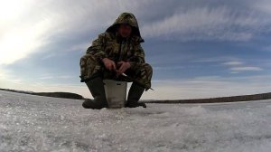 Весенняя рыбалка оз. Касли Челябинская обл. Ловля чебака(плотвы) на зимнюю удочку со льда. 2 часть