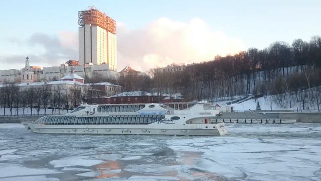 -12 градусов. Москва-река начала оттаивать. ) смотреть онлайн
