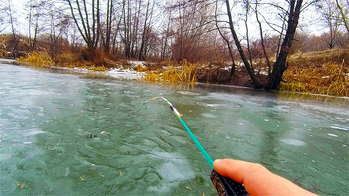 КАК НАЛОВИТЬ ЖИВЦА!? ЛОВЛЯ ЖИВЦА НА БЕЗМОТЫЛКУ И КОСЫНКУ | Первый лед 2023-2024 Зимняя рыбалка 2023