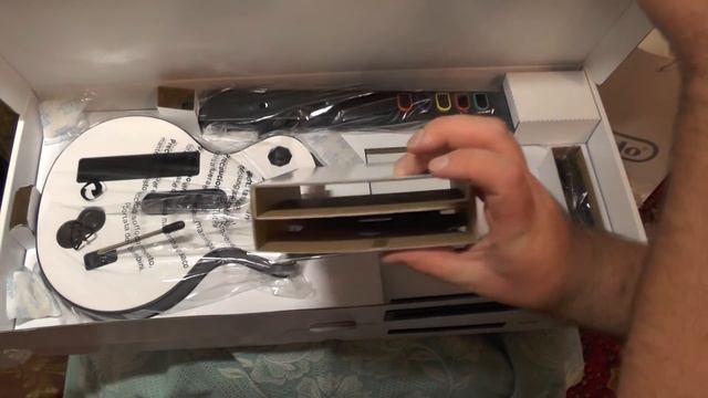 Распаковка Guitar Hero 3 Legends of Rock - Двухгитарный набор для Wii смотреть онлайн