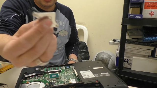 Чистка системы охлаждения ноутбука Fujitsu Lifebook AH532 смотреть онлайн