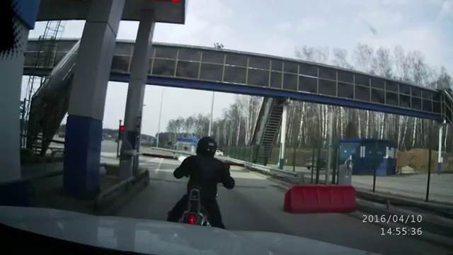 Женщина на BMW X6 сбила своего спутника смотреть онлайн