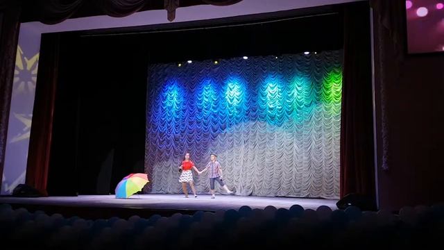 "Ты, я, мы и зонтик" в исполнении дуэта: Мумров Максим и Кшивецкая Арина смотреть онлайн