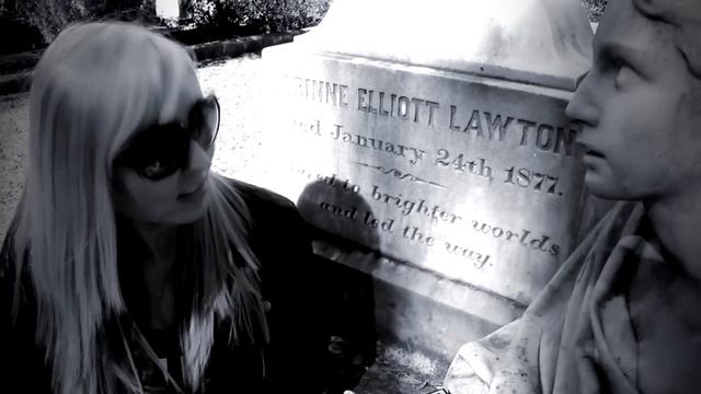 HAUNTED Statue of Corinne - SPIRIT BOX Session! смотреть онлайн