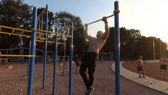 Тренировка на улице! Проверил себя на турнике и брусьях! Выиграл приз! смотреть онлайн