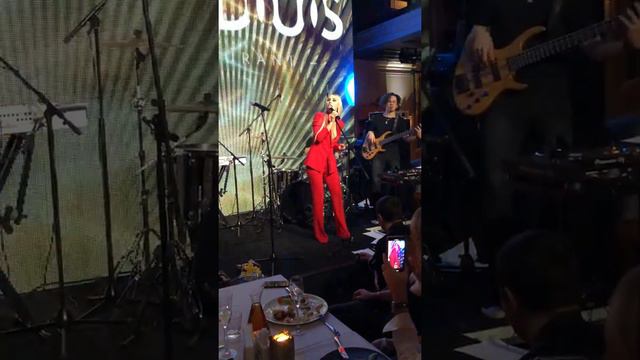 Cover Ivy Levan смотреть онлайн