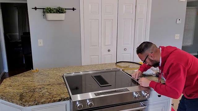 Filling in a Gap Between Stove and Countertop смотреть онлайн