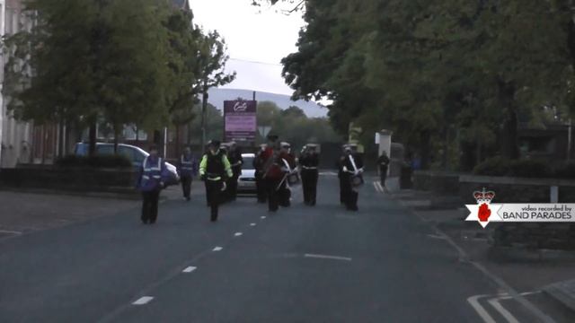 Dungiven Crown Defenders @ Star of the Roe Flute Parade 2012 смотреть онлайн