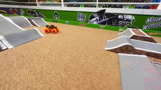 Toy Diecast Monster Truck Racing Tournament | Spin Master MONSTER JAM FIRE 🔥 🆚 ICE 🧊| ROUND #2 смотреть онлайн