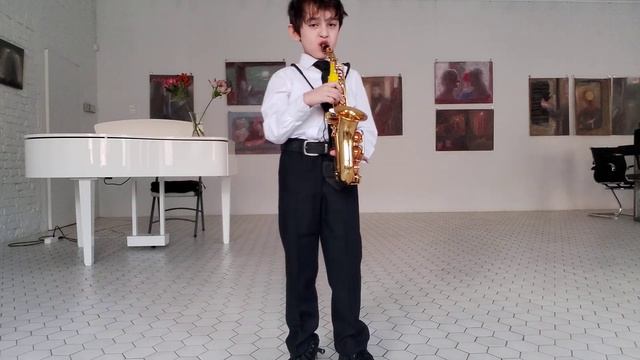 Яник Андреев, 7 лет. 6 мес. уроков саксофона. смотреть онлайн