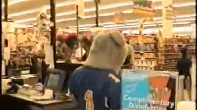 Mr. Greyhound's Day Out (4 of 7) смотреть онлайн