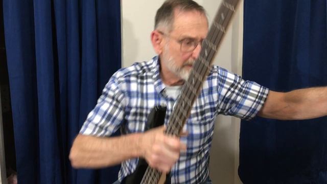 Learn the Bass fast with the Closed Box Scale смотреть онлайн