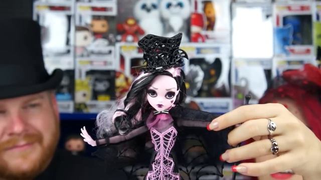 Monster High Draculaura Amazon Collector Doll Review and Comparison смотреть онлайн