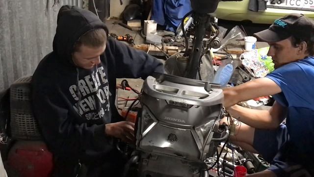 ВОССТАНОВЛЕНИЕ СКУТЕРА|часть 2| ЧИСТИМ КАРБЮРАТОР|он должен ПОЕХАТЬ смотреть онлайн