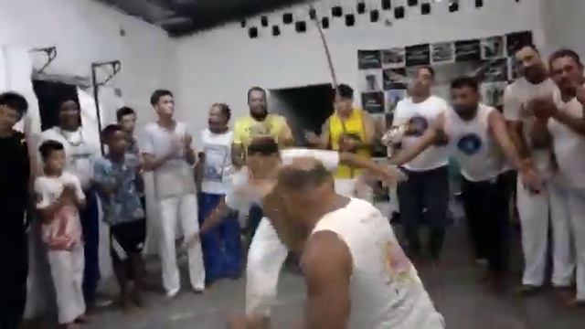 Associação de capoeira Axé Iúna Mestre Nestor смотреть онлайн