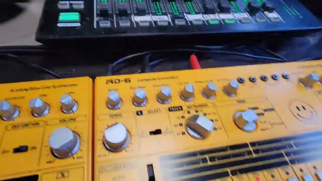 Live Acid House Jam | Behringer TD 3, RD 6 | Roland MC 101 | DIMENSION 23 смотреть онлайн