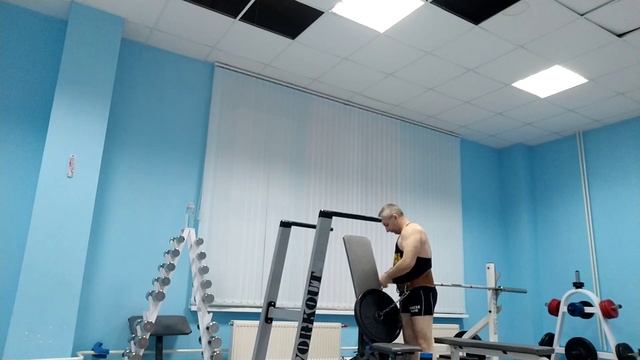 НОВЫЙ РЕКОРД В ОТЖИМАНИЯХ НА БРУСЬЯХ С ДОП. ВЕСОМ 25 КГ ? БАТЯ НАБИРАЕТ ОБОРОТЫ!!! смотреть онлайн