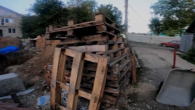 СКРЕБУ ПО СУСЕКАМ ИЩУ МАТЕРИАЛ НА ОПАЛУБКУ .... смотреть онлайн