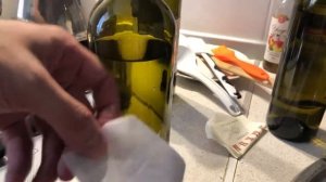 Как снять этикетку с бутылки вина