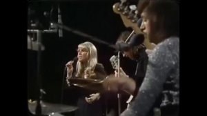 MIDDLE OF THE ROAD featuring Sally Carr - Samba d´Amour