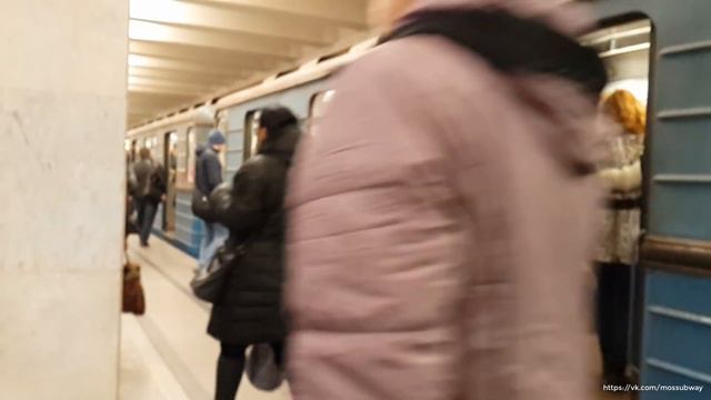 Составы "Москва" и Еж3/Ем-508Т на станции "Кузьминки" смотреть онлайн