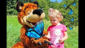 Настя и Мишка в погоне за бабочками, жучками и насекомыми