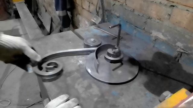 станок УЛИТКА для ХОЛОДНОЙ КОВКИ сделанная СВОИМИ РУКАМИ. смотреть онлайн