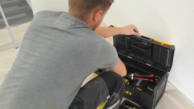 Stanley Basic Toolbox - пластмассовый ящик для инструментов (модель 2019) смотреть онлайн