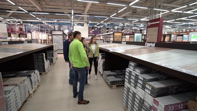 Время ремонта: выбираем обои и ламинат | 72.ru смотреть онлайн