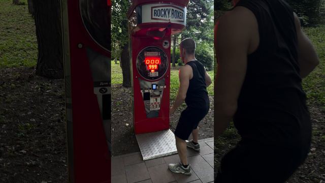 Проверка силы удара на боксерской уличной груше смотреть онлайн