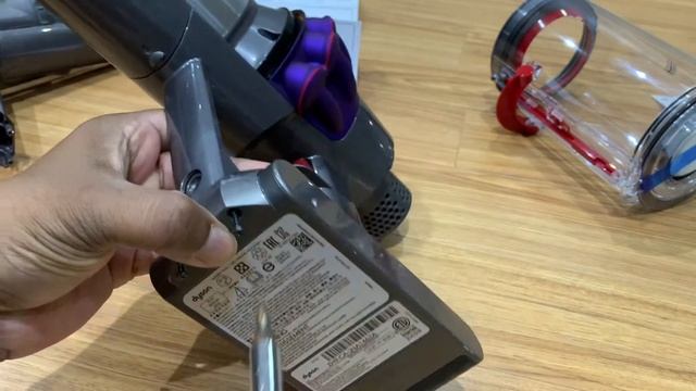 Dyson V10 Battery replacement смотреть онлайн