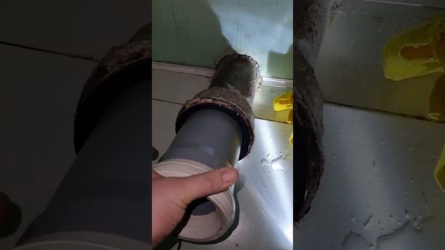 Замена слива унитаза-Ремонт унитаза смотреть онлайн