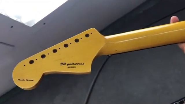 Montaje y acabado de dos guitarras tipo jazzmaster. Acabado del mástil. смотреть онлайн