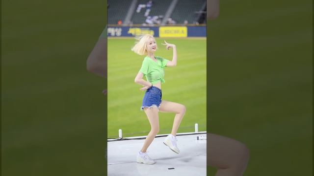 [서현숙TV] (여자)아이들 - 퀸카 | 4K 세로 직캠 by@hyeon.stagram смотреть онлайн