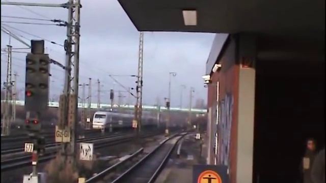 Train spotting at Hamburg-Wilhelmsburg: Ludmilla BR232 Metronom BR146 HGK class 66 185 ITL E186 смотреть онлайн
