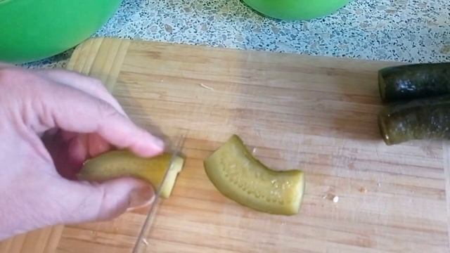 Крабовье или салат из крабовых палочек с соленым огурцом. Вкусно и быстро. смотреть онлайн