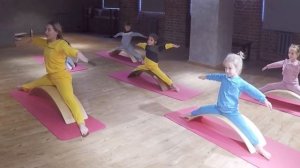 Детская гимнастика с ребёнком с Сибирским рокербордом