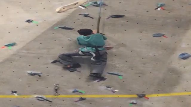 Braydon Angie 9yrs old @ Main Event Indoor Rock Climbing Hard Level 5-3 смотреть онлайн