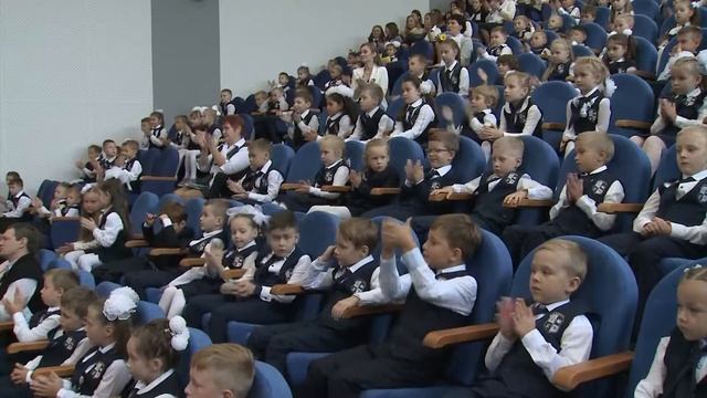 В Екатеринбурге и Нижнем Тагиле свои двери открыли новые школы смотреть онлайн
