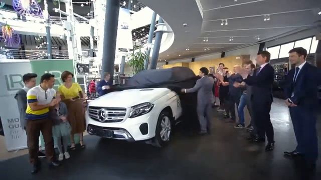 Вручение автомобиля Мерседес Генриху Эрдману Президент LR смотреть онлайн