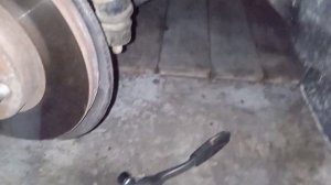 Снятие наконечника рулевой тяги