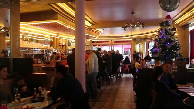 A Wonderful Lunch At Cafe des Deux Moulins, Paris смотреть онлайн