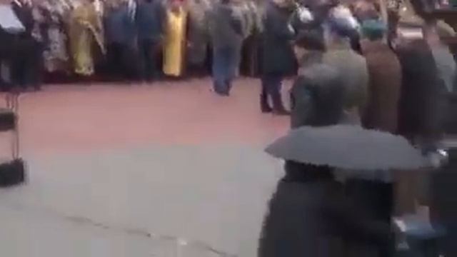 Стример раскрыл секрет ораторского мастерства Порошенко и показал суфлера президента