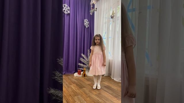 Пахила Арина 4 года «Ёлочка, заблести огнями» смотреть онлайн
