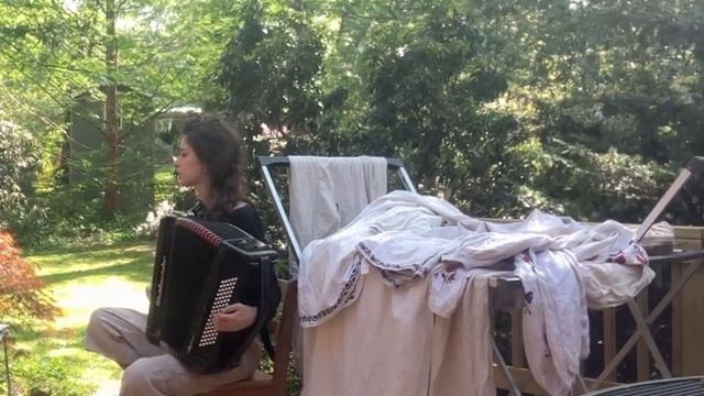 «по Муромской дорожке» на аккордеоне, женское исполнение смотреть онлайн